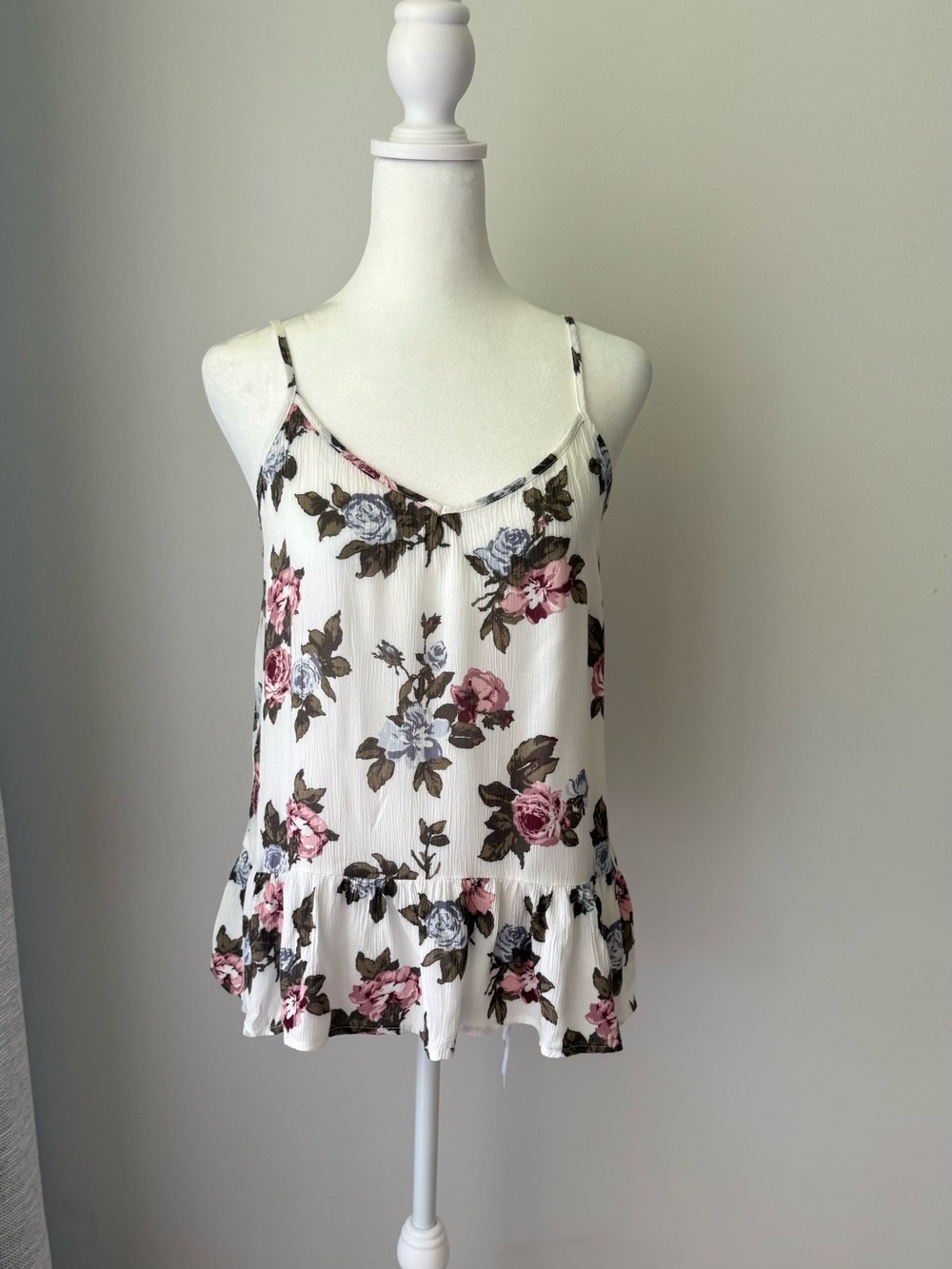 Abercrombie & Fitch White Floral Ruffle-Hem V-Neck Cami with Pink & Blue Roses M